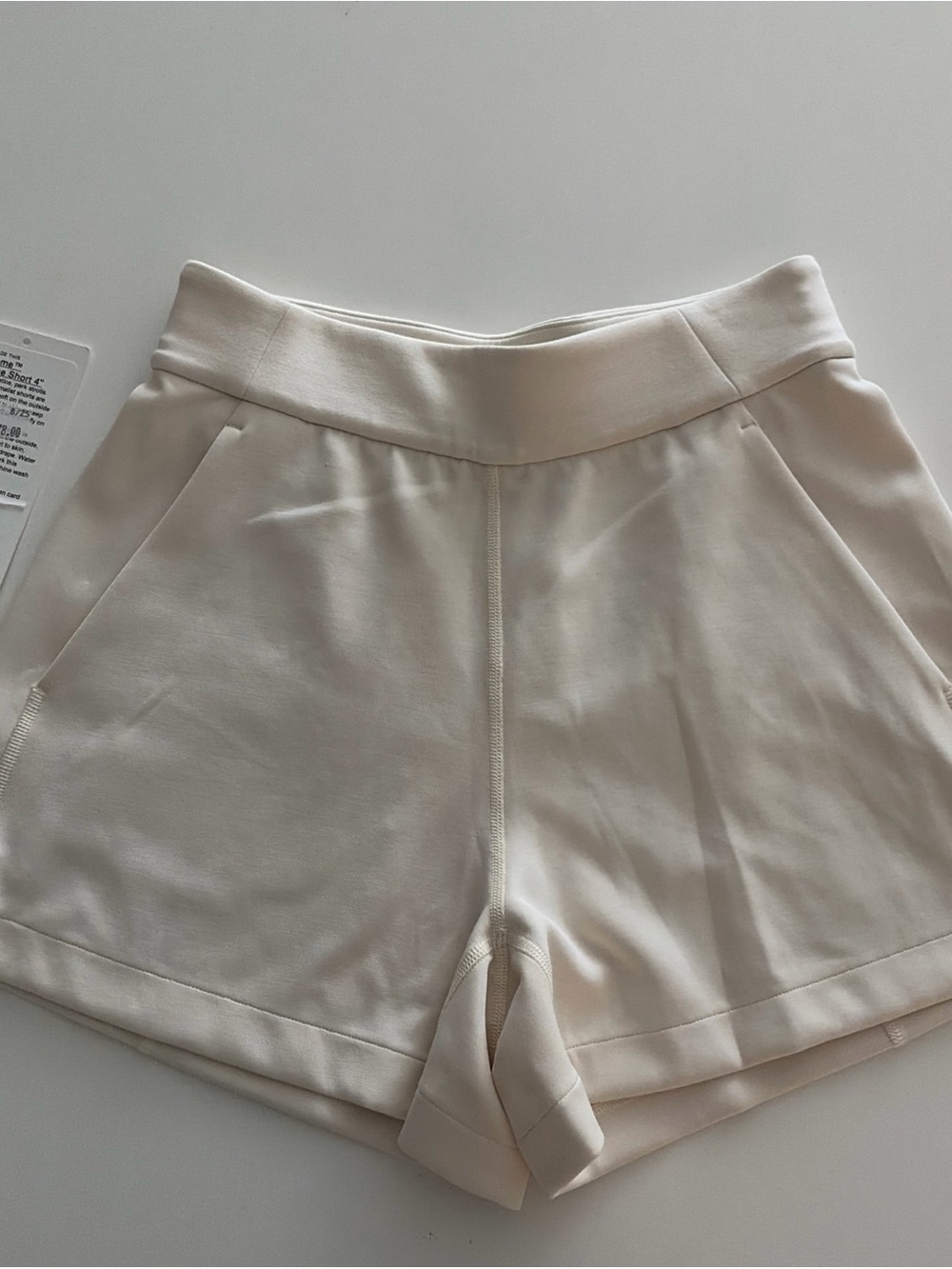 Lululemon softstreme high rise short women’s extra small cream white